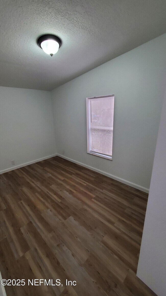 Building Photo - 1718 Wright Ave