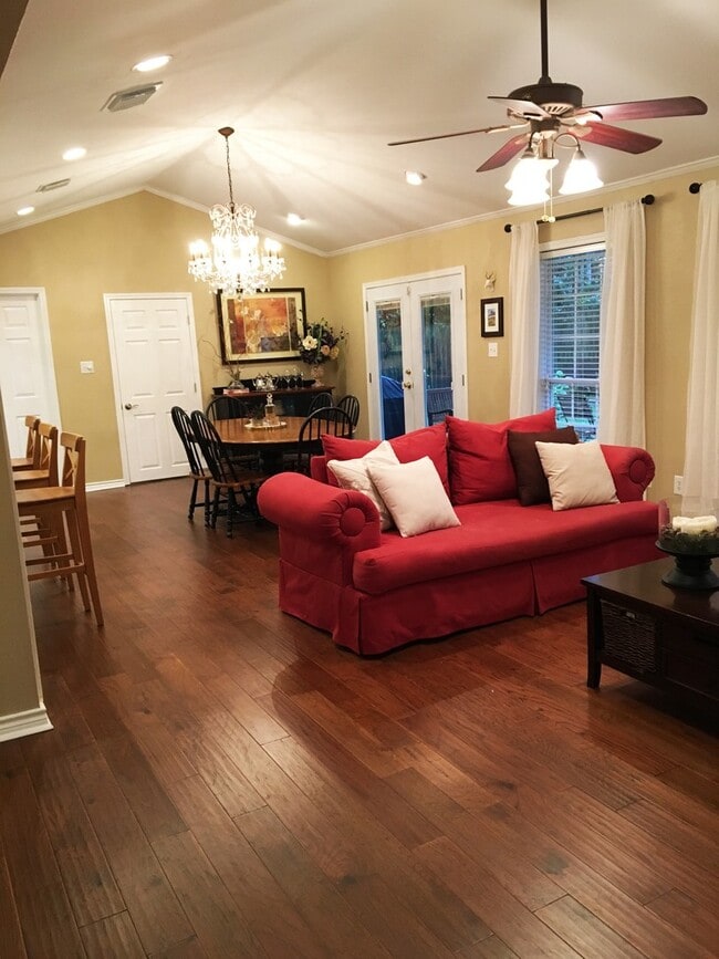 Building Photo - 776 Thora Blvd