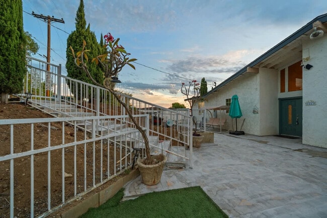 Building Photo - 1853 Penasco Rd