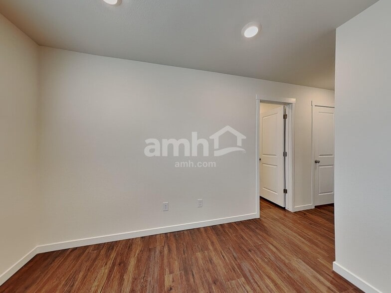 Building Photo - 11669 Logans Rdg Dr