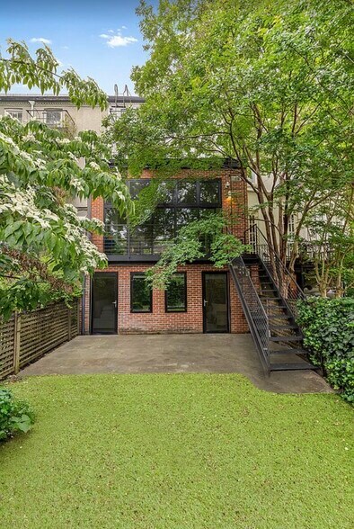 Building Photo - 230 Bergen St