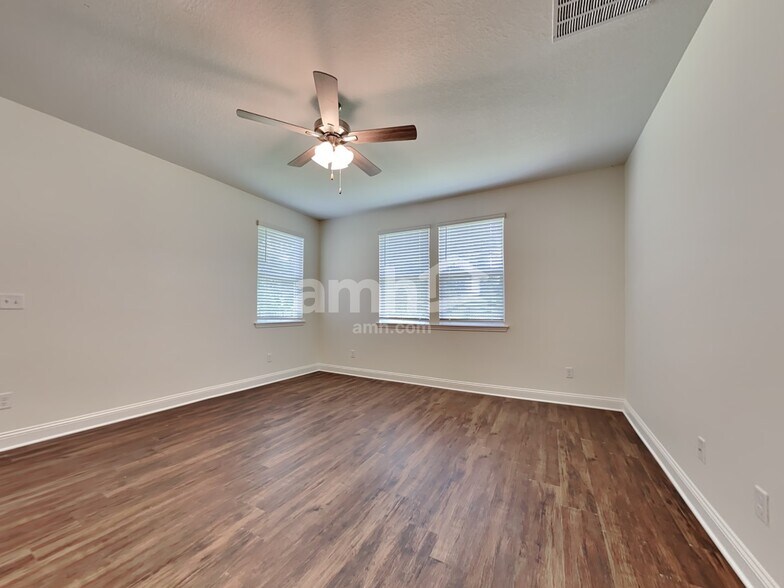 Building Photo - 267 Banyan Frst Dr