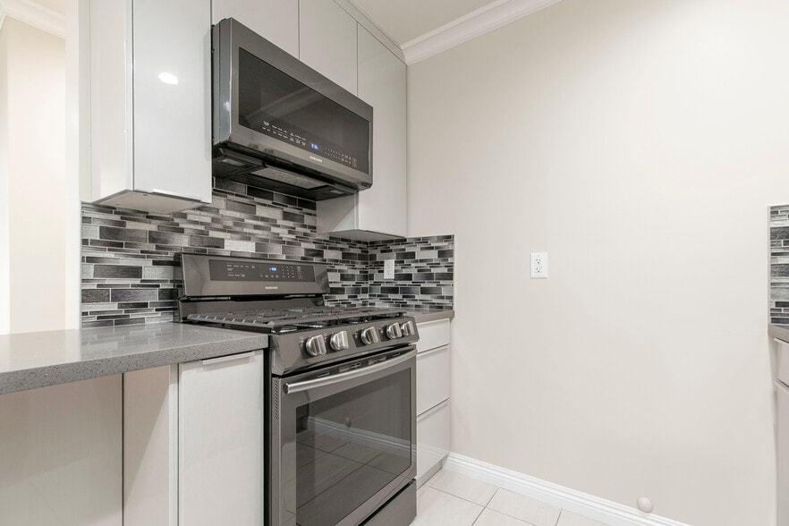Building Photo - 8215 Saint Clair Ave