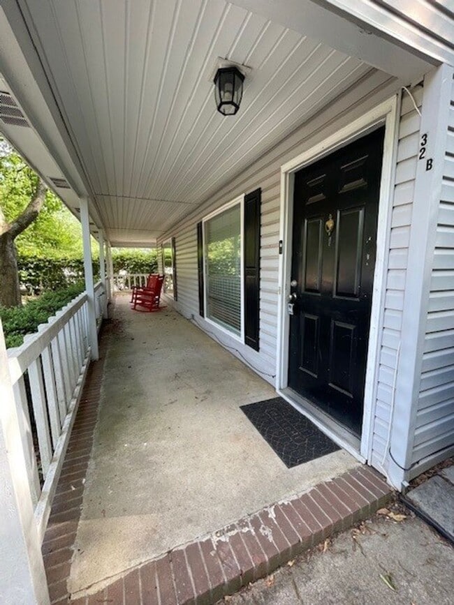 Building Photo - 32 Huntsfield Dr