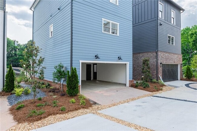 Building Photo - 3272 Stillwood Dr