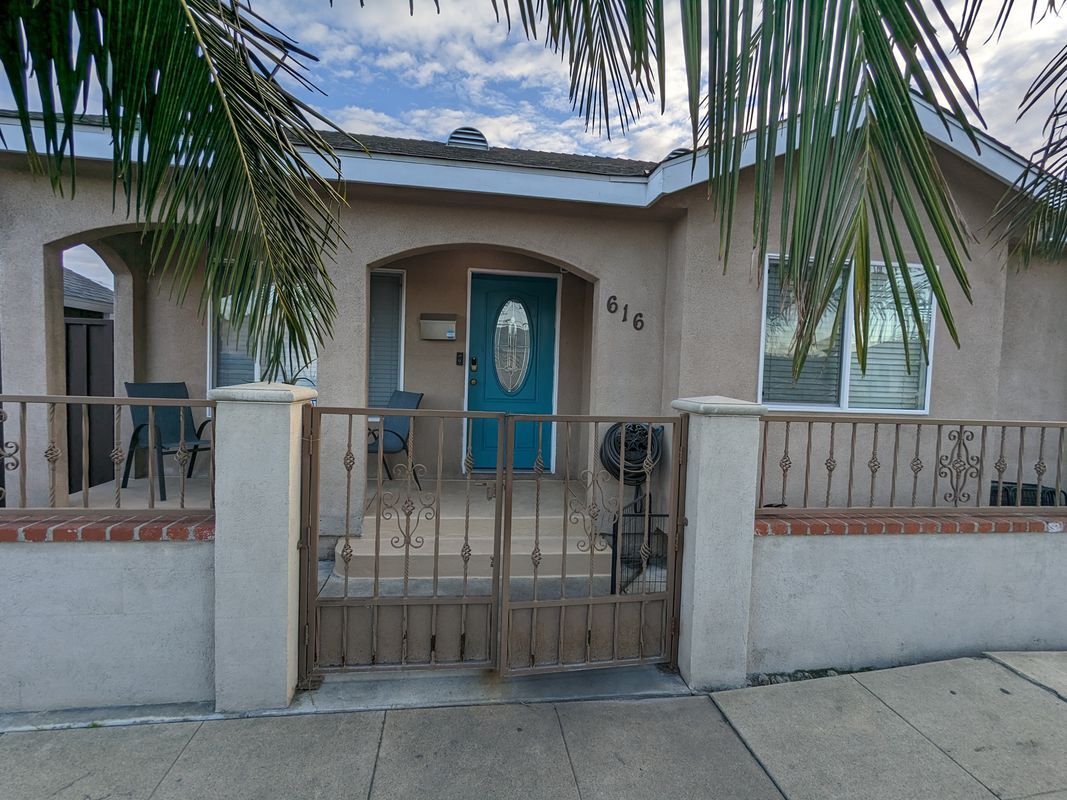 Building Photo - 616 E Opp St