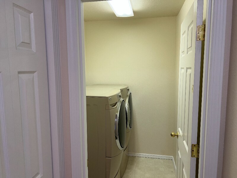 Building Photo - 4766 Grumman St