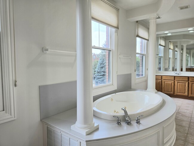 Building Photo - 2085 Valor Ct