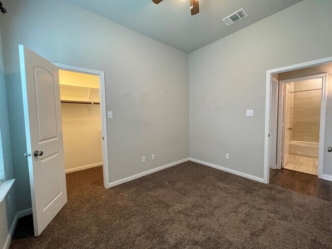 Building Photo - 8113 Northgate Lp