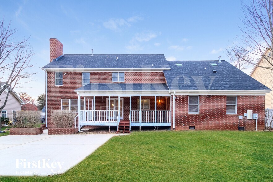 Building Photo - 4004 Deerfield St