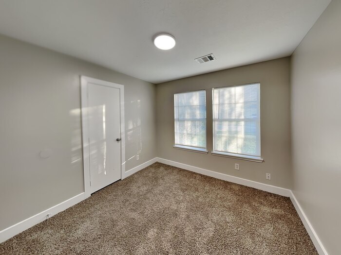 Building Photo - 430 Fishawk Way