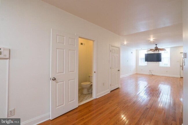 Building Photo - 1324 S 31st St