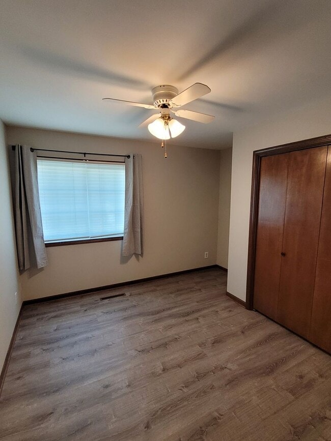 Building Photo - 3 bed, 3 bath home off Chapel Hill Road