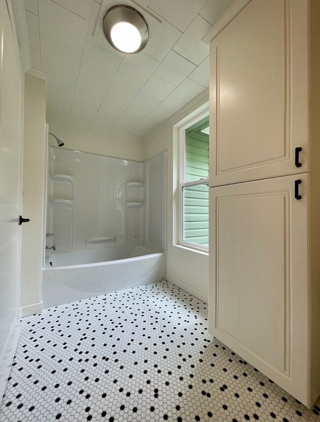 Building Photo - Spectacular View! Remodeled One bedroom with Partially finished basement in Linnton~ Front and ba...