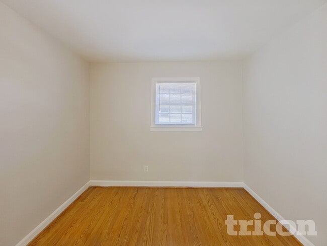 Building Photo - 4300 Oak Forest Dr