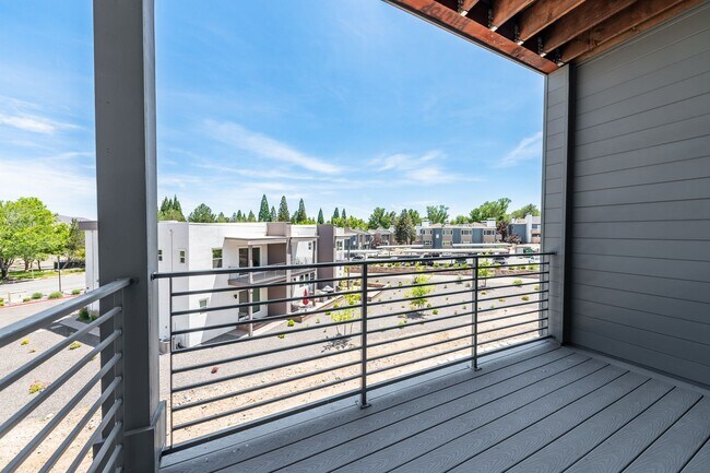 Building Photo - Immaculate New Build Just Steps from Laker...