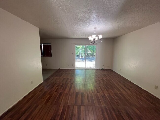 Building Photo - 4406 Dovewood Dr