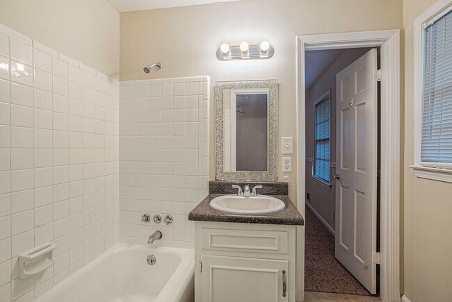 Building Photo - 5 Bedroom Large Ranch with Finished Basement