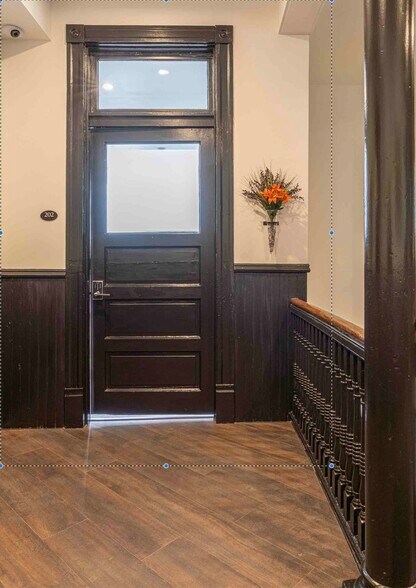 Apt is in an historic building with charming details - 818 12th St