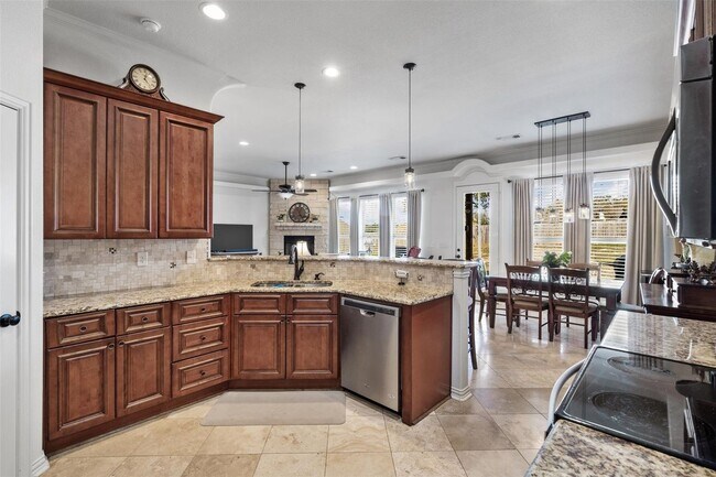 Building Photo - Beautiful Home In Pecan Planation