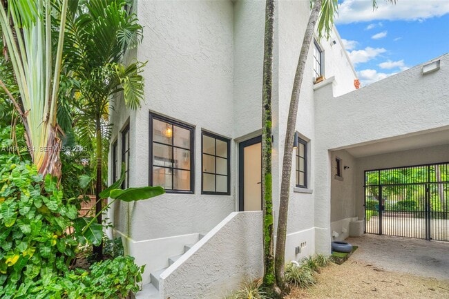 Building Photo - 151 NE 43rd St