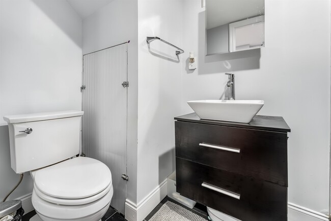 Building Photo - 360 Bramhall Ave