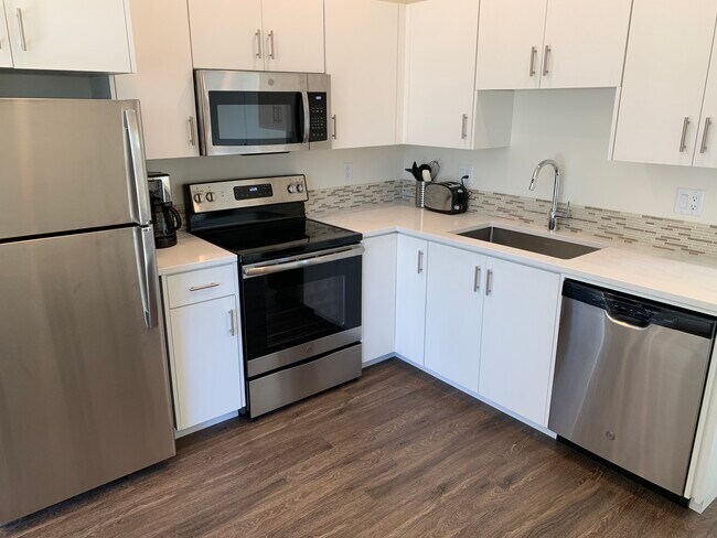 Building Photo - 2035 NW Eastes St