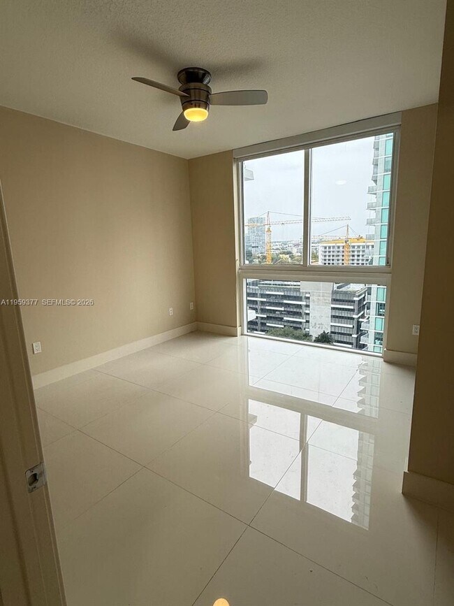 Building Photo - 600 NE 27th St