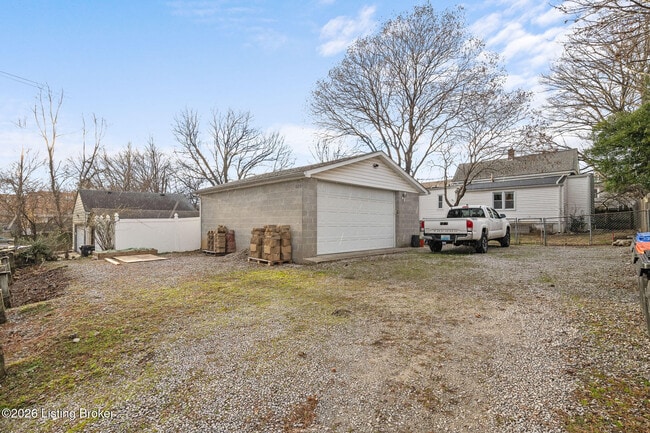 Building Photo - 1820 Sherwood Ave