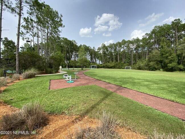 Building Photo - 813 W American Eagle Dr