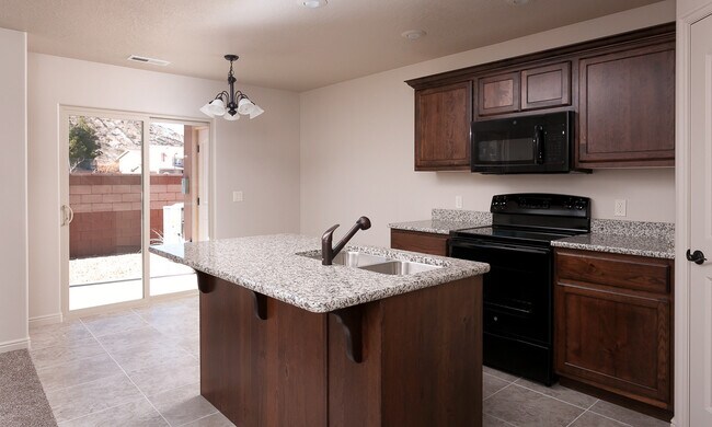 Building Photo - 3 Bedroom Townhome in The Cottages at Foss...