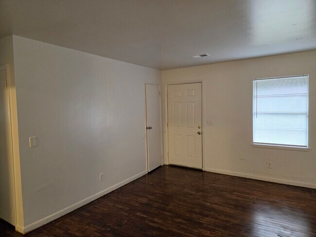 Building Photo - 1603 Apple Valley Dr