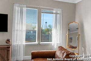 Building Photo - 810 Dakota St