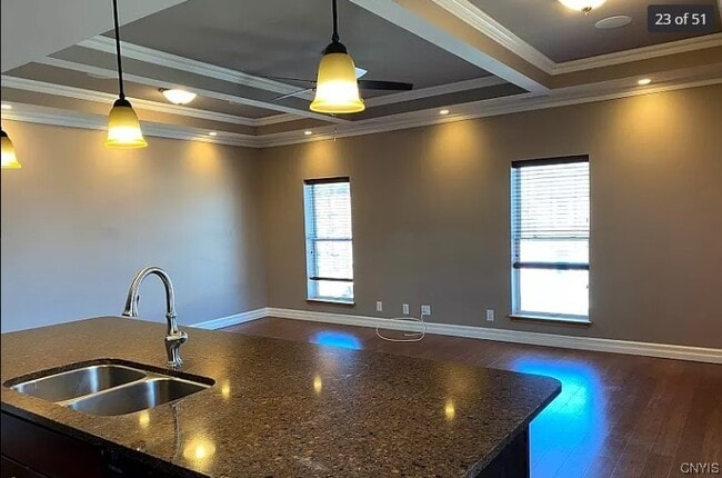 Building Photo - 517 Riverside Dr