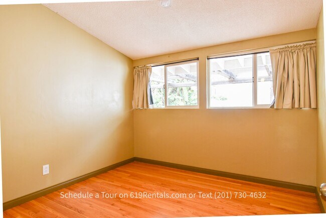 Building Photo - 4 Bedroom, 2 Bath Home with Garage