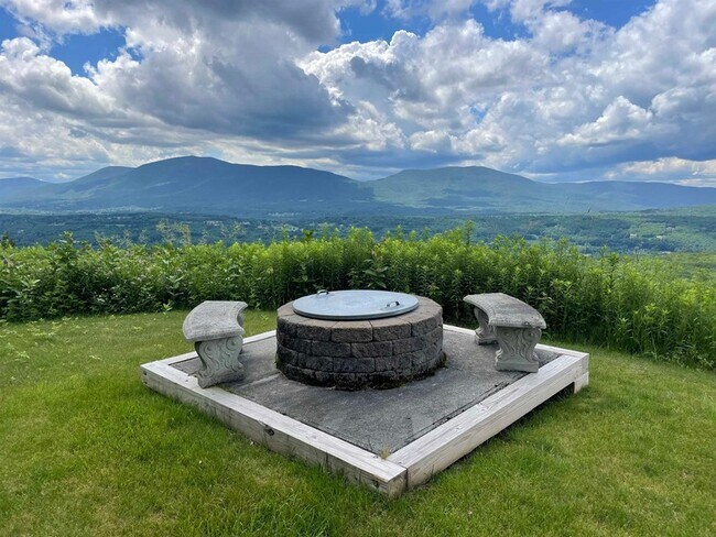 Building Photo - 21 Valley View Rd