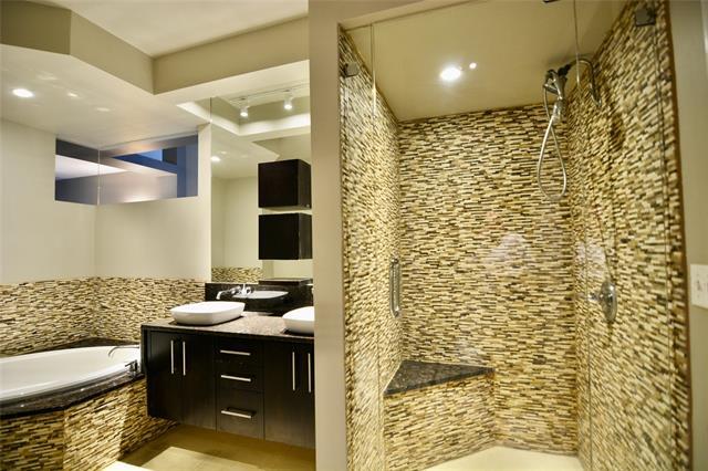 Building Photo - 2600 W 7th St