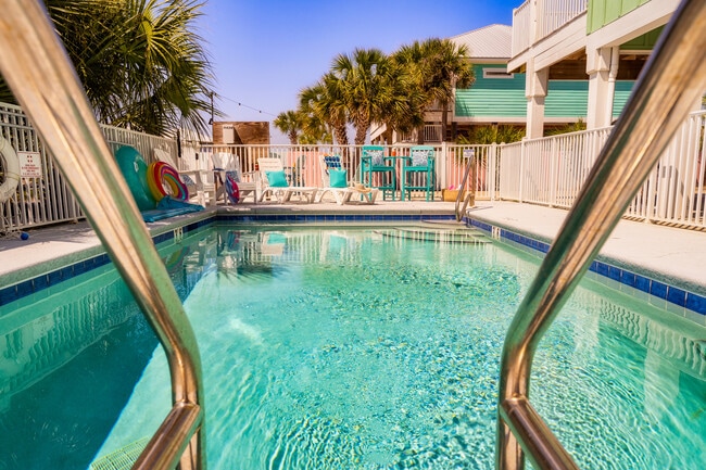 Building Photo - 105 W 7th St