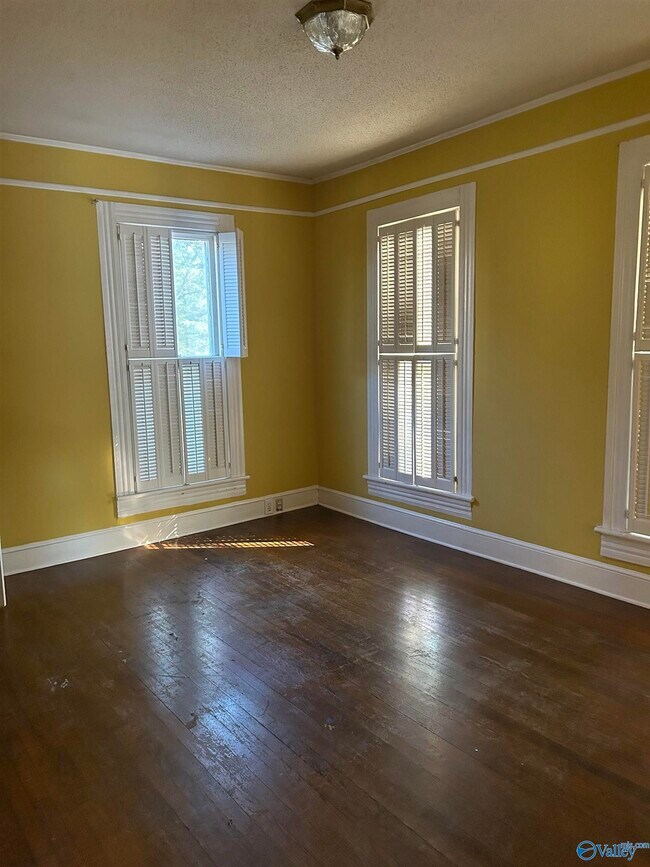 Building Photo - 620 Sherman St SE