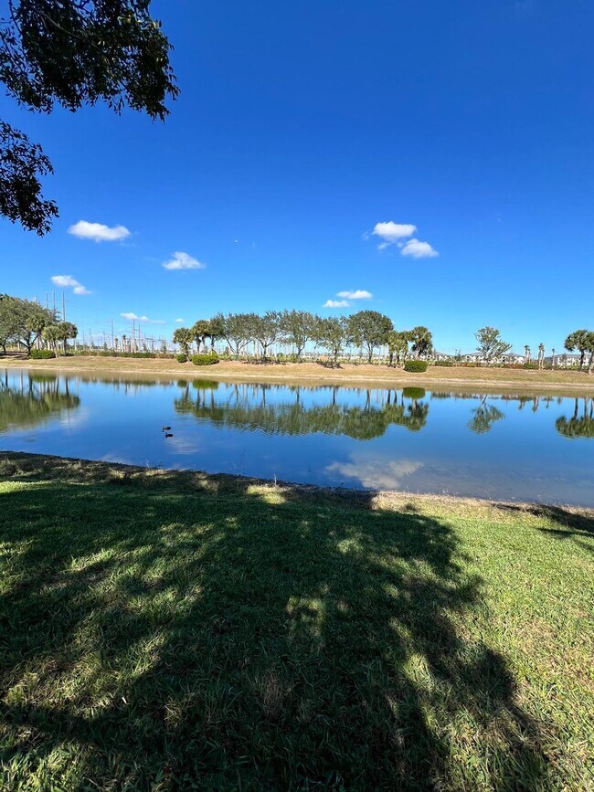 Building Photo - 217 Berenger Walk