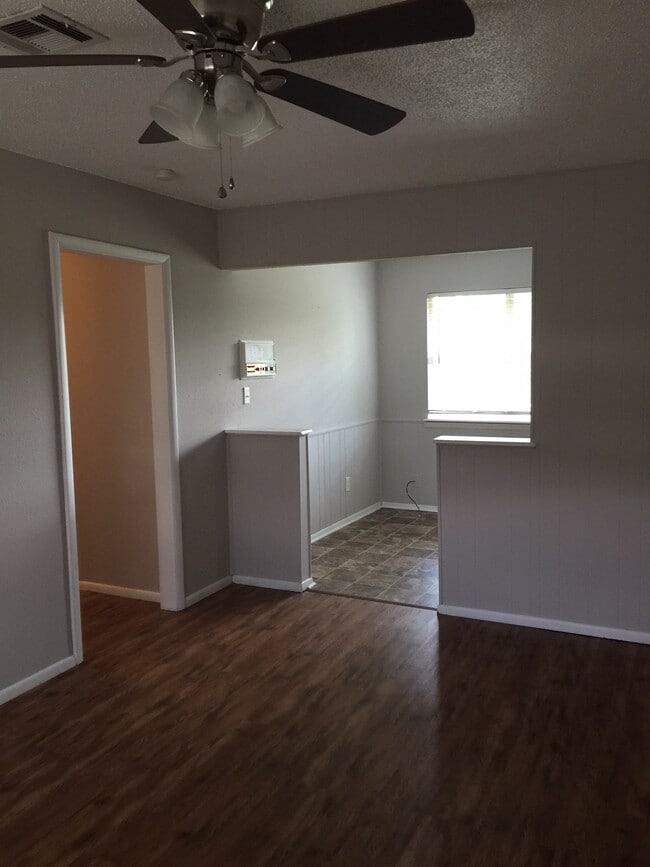 Building Photo - 617 Baer Dr