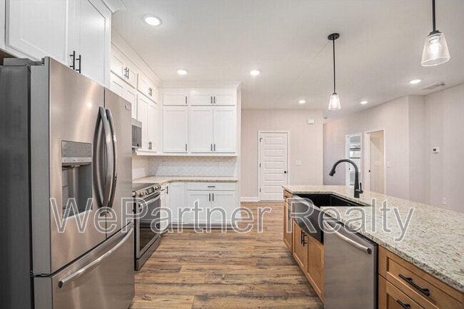 Building Photo - 138 Crest