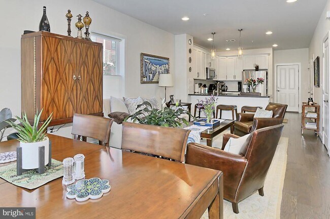 Building Photo - 1915 Main Line Blvd