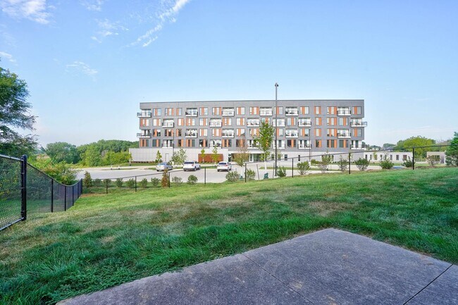 Building Photo - 11-11 Redtail Ct