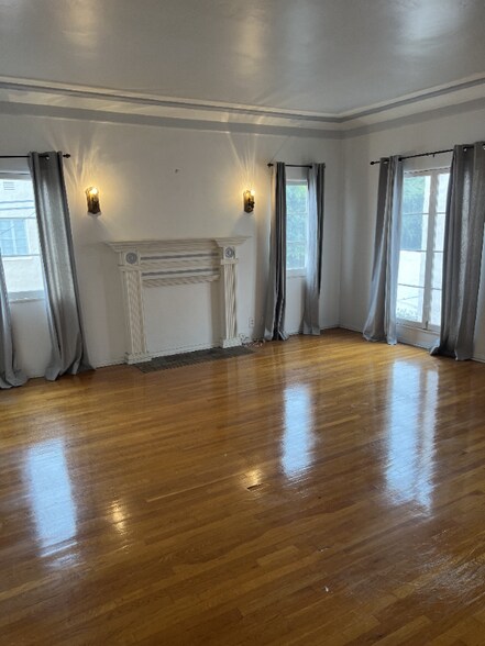 Building Photo - 419 Cloverdale Ave