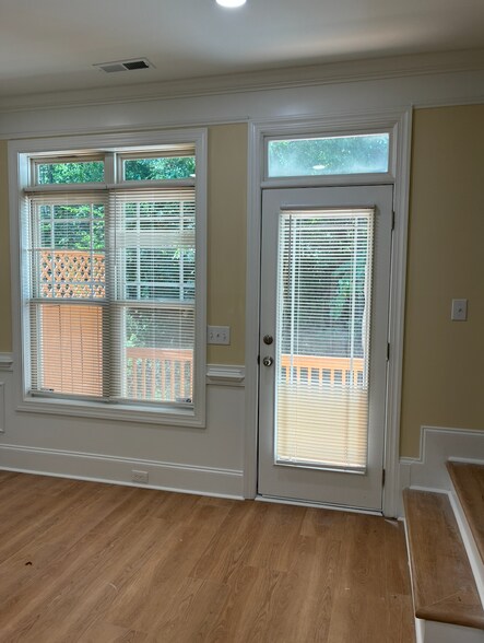Building Photo - Room in Townhome on Windermere Dr