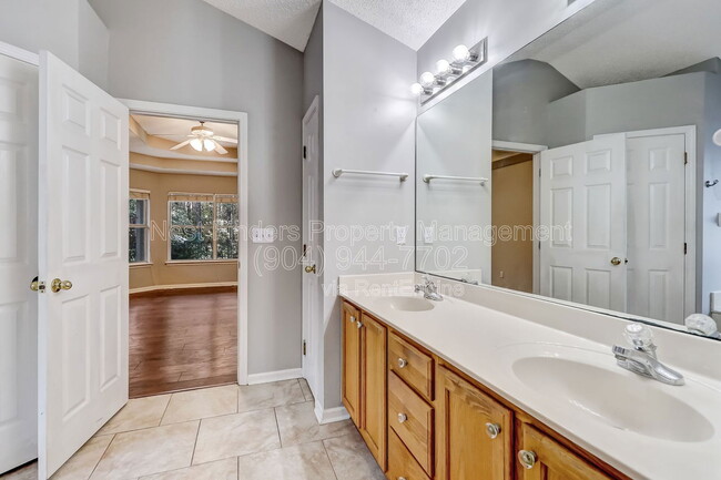 Building Photo - 4613 W Catbrier Ct