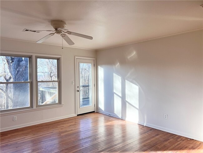 Building Photo - 921 E Rodgers Dr