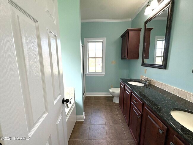 Building Photo - 120 Mirada Ln