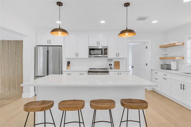 Building Photo - 1921 Fern Ave